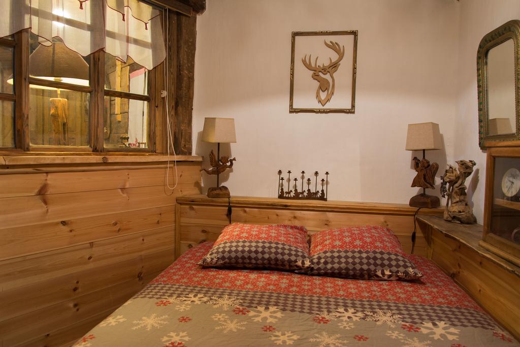 לינה וארוחת בוקר סנט-פואה-טארונטז Chalet Bois D'Antan חדר תמונה
