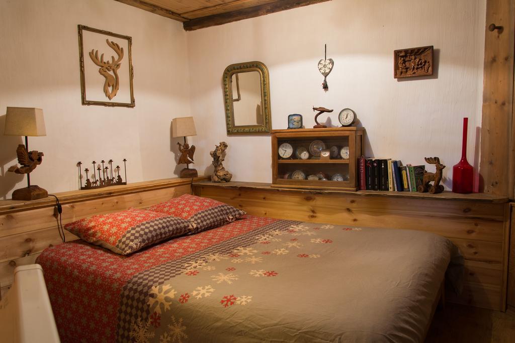 לינה וארוחת בוקר סנט-פואה-טארונטז Chalet Bois D'Antan חדר תמונה