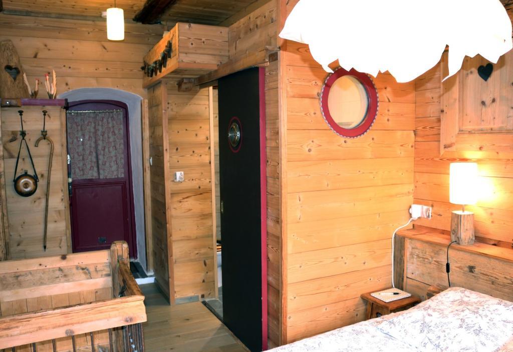 לינה וארוחת בוקר סנט-פואה-טארונטז Chalet Bois D'Antan מראה חיצוני תמונה